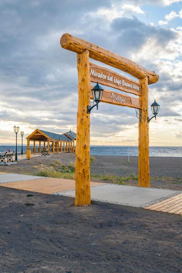 Casa Costanera Lago Buenos Aires, Los Antiguos Exterior foto